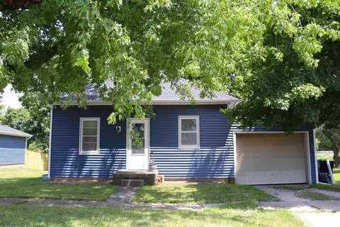 506 Douglas St, Roanoke, IL 61561