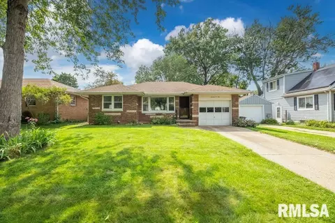 1409 Janssen St, Pekin, IL 61554