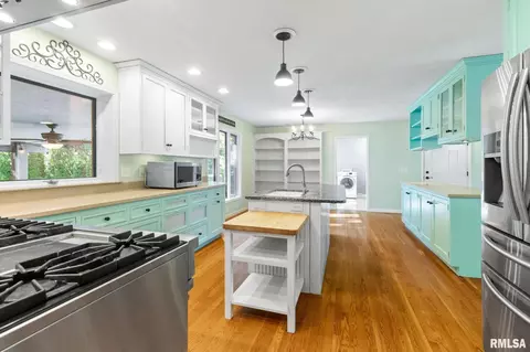 Kitchen - 50 Waldheim Rd, Morton, IL 61550 photo 4 of 4