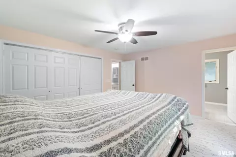 Bedroom - 50 Waldheim Rd, Morton, IL 61550 photo 6 of 6