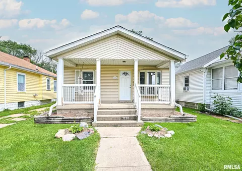 1226 Summer St, Pekin, IL 61554