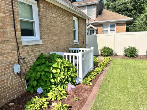 108 N Kickapoo Ter, Peoria, IL 61604 photo 37