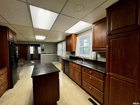 406 Meadow Dr, Macomb, IL 61455 photo 9