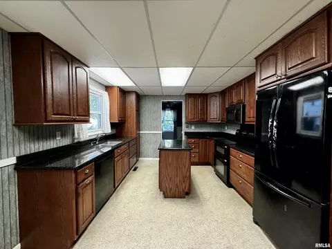 406 Meadow Dr, Macomb, IL 61455 photo 12