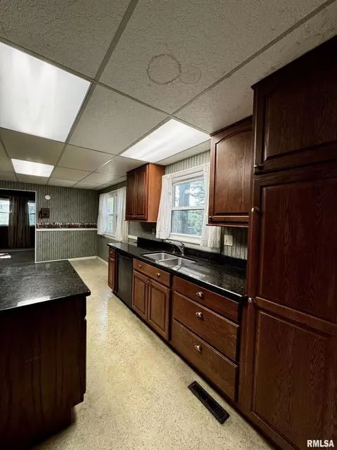 406 Meadow Dr, Macomb, IL 61455 photo 10