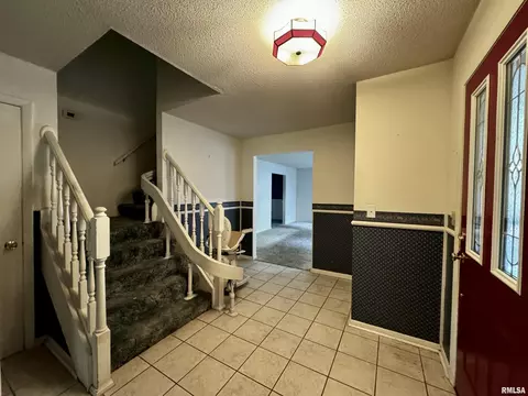 406 Meadow Dr, Macomb, IL 61455 photo 4