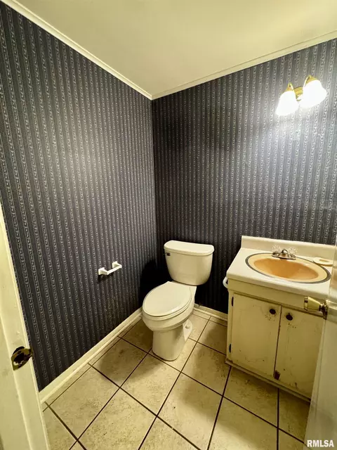 406 Meadow Dr, Macomb, IL 61455 photo 3