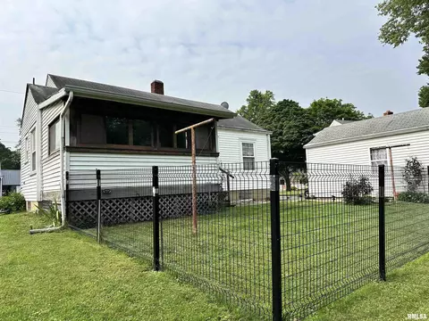 Exterior - 519 Sunset Dr, Eureka, IL 61530 photo 4 of 7