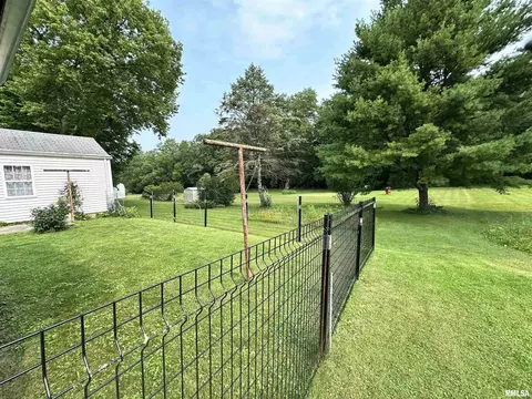 Exterior - 519 Sunset Dr, Eureka, IL 61530 photo 6 of 7