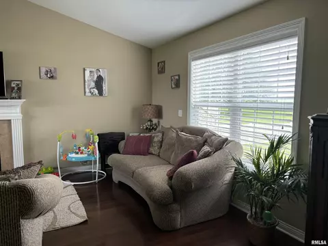 116 E Cypress Rd, Canton, IL 61520 photo 5