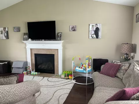 116 E Cypress Rd, Canton, IL 61520 photo 3