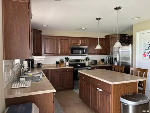 116 E Cypress Rd, Canton, IL 61520 photo 8