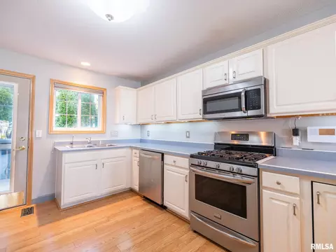 Kitchen - 2108 W Jubilee Ln, Dunlap, IL 61525 photo 3 of 7