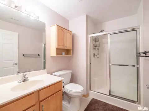 Bath - 2108 W Jubilee Ln, Dunlap, IL 61525 photo 3 of 3