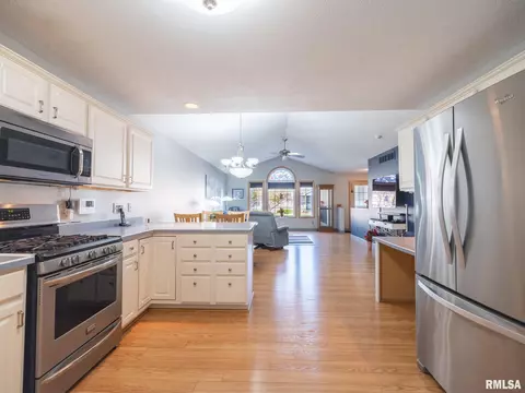 Kitchen - 2108 W Jubilee Ln, Dunlap, IL 61525 photo 5 of 7