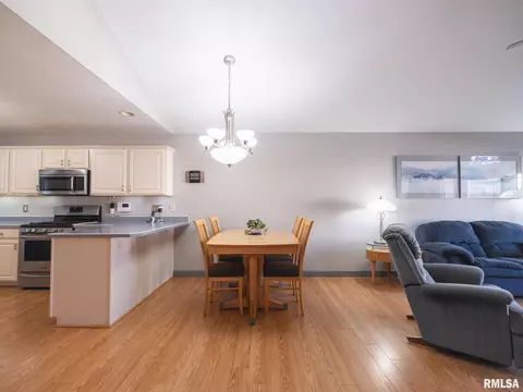 Dining - 2108 W Jubilee Ln, Dunlap, IL 61525 photo 2 of 4