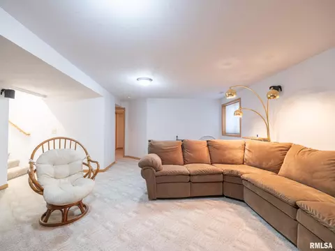 Living - 2108 W Jubilee Ln, Dunlap, IL 61525 photo 7 of 9