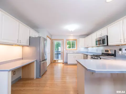 Kitchen - 2108 W Jubilee Ln, Dunlap, IL 61525 photo 2 of 7