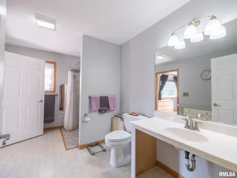 Bath - 2108 W Jubilee Ln, Dunlap, IL 61525 photo 1 of 3