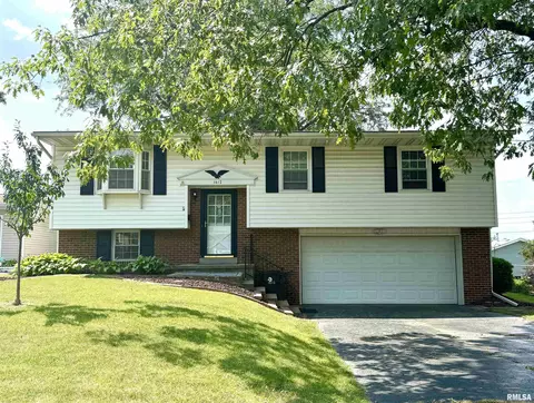 1612 W Cimarron Dr, Peoria, IL 61614