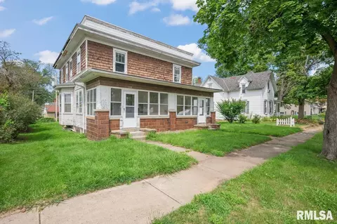 1119 Caroline St, Pekin, IL 61554