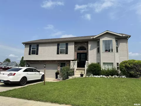 1107 Saddle Brook Ln, Metamora, IL 61548