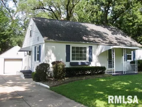 414 Redbud Dr, Washington, IL 61571