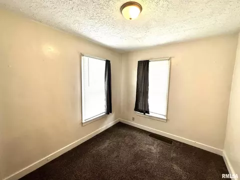 1025 E Locust St, Canton, IL 61520 photo 20