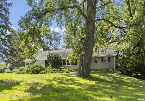 2706 Fondulac Dr, East Peoria, IL 61611
