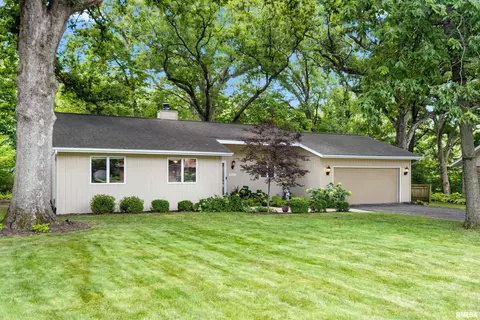 3510 N Marbleway Dr, Peoria, IL 61604