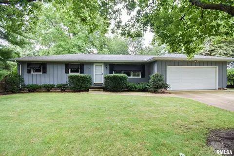 5012 N Circle Ct, Peoria, IL 61614