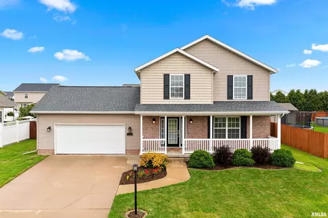 800 Patricia St, Washington, IL 61571