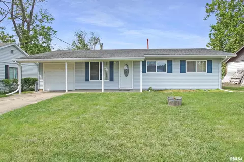 306 Rosewood Dr, Washington, IL 61571