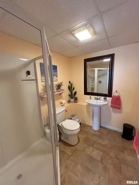 Bath - 5820 W Brookmere St, Edwards, IL 61528 photo 8 of 9