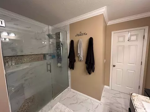 Bath - 5820 W Brookmere St, Edwards, IL 61528 photo 4 of 9