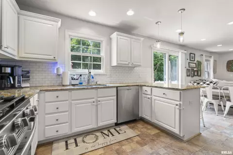 Kitchen - 5820 W Brookmere St, Edwards, IL 61528 photo 5 of 5