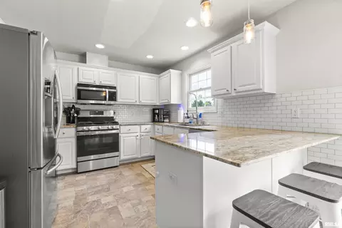 Kitchen - 5820 W Brookmere St, Edwards, IL 61528 photo 2 of 5