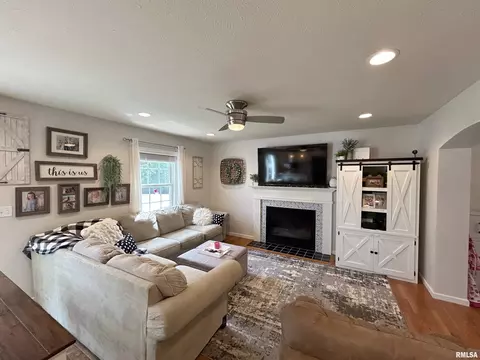 Living - 5820 W Brookmere St, Edwards, IL 61528 photo 2 of 4