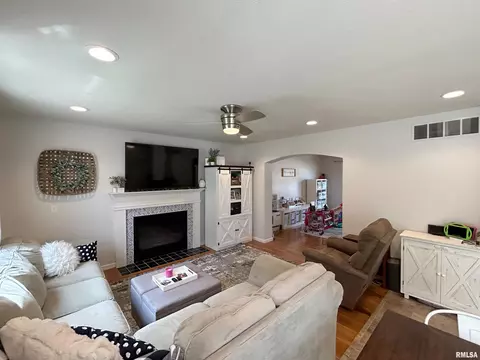 Living - 5820 W Brookmere St, Edwards, IL 61528 photo 3 of 4
