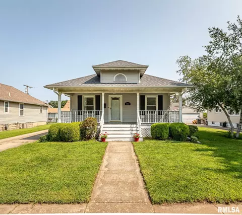 807 Mary St, Pekin, IL 61554