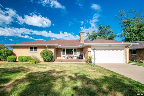 3324 N Parish Ave, Peoria, IL 61604