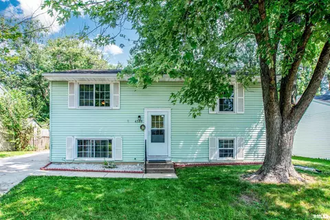 4325 W Castleton Rd, Peoria, IL 61615