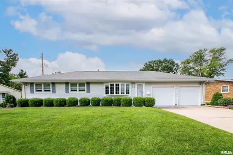 2614 W Bacon Dr, Peoria, IL 61614