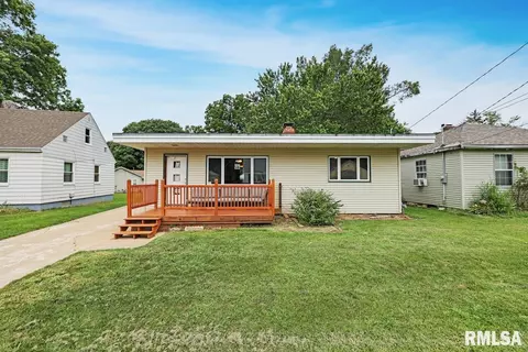 225 Lawnridge Dr, Creve Coeur, IL 61610