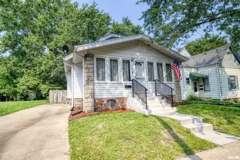 1327 N Bourland Ave, Peoria, IL 61606