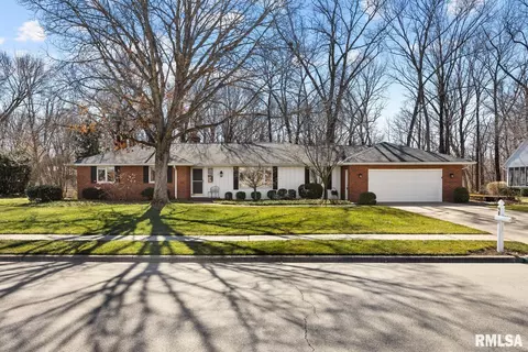 98 Maple Ridge Dr, Morton, IL 61550