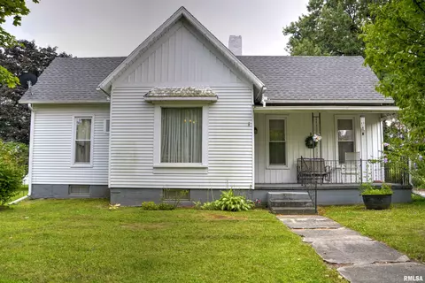 225 E Lincoln St, Good Hope, IL 61438