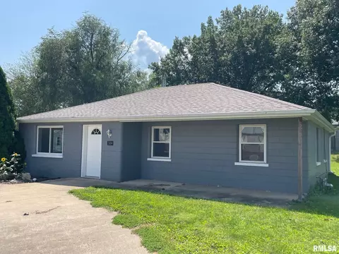 304 S Webster St, Mackinaw, IL 61755