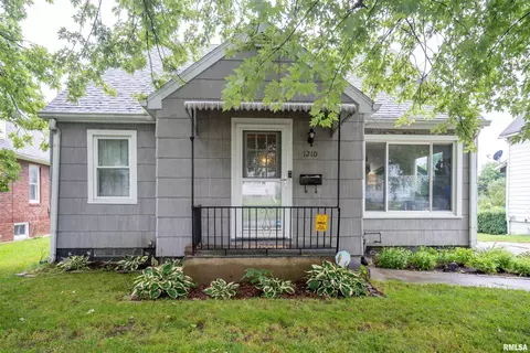 1210 E Hazard Ave, Peoria Heights, IL 61616