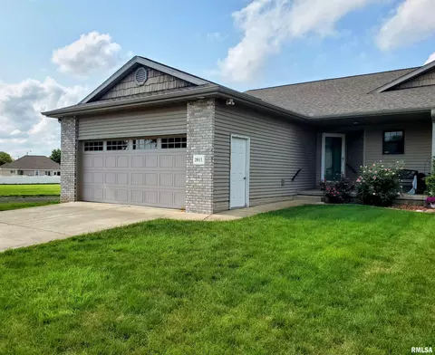 2011 Mt Vernon Dr, Pekin, IL 61554